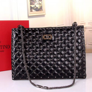 발렌티노 스파이크 쇼퍼백 GARAVANI ROCKSTUD SPIKE SHOPPING BAG V520010