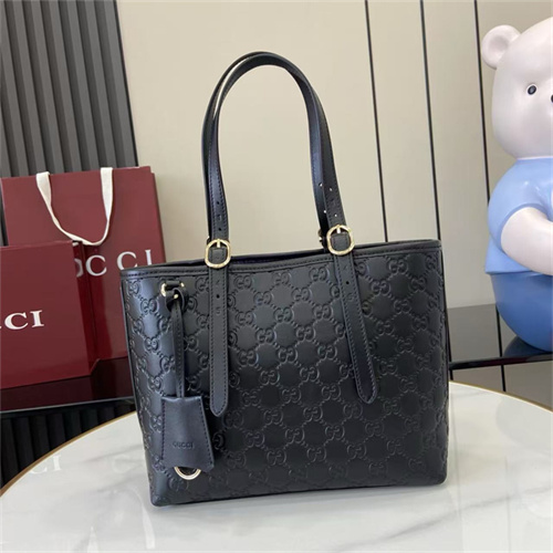 구찌 GG 엠블럼 미디엄 토트백 847456 2025/신상