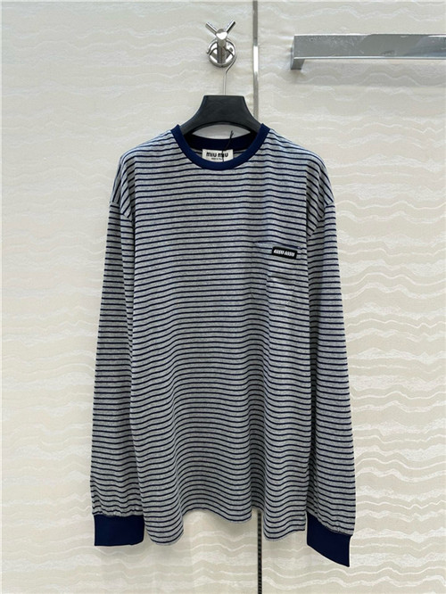미우미우 긴팔 티셔츠 M81996 2025/신상