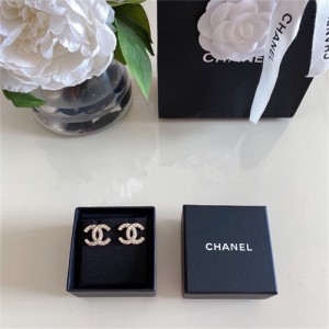 샤넬 귀걸이 C4049 2025/신상 (정품과 비교가능한 퀄리티 ))