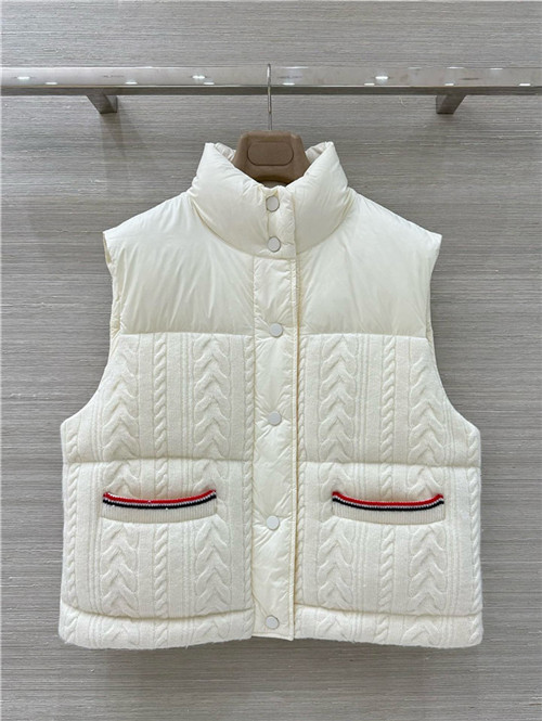 톰브라운 패딩 조끼 (충전재-거위털) T55806 2025/신상