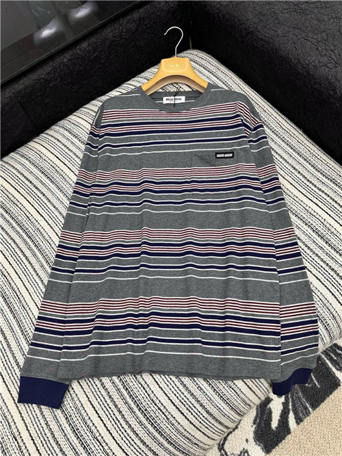 미우미우 긴팔 티셔츠 M81858 2025/신상