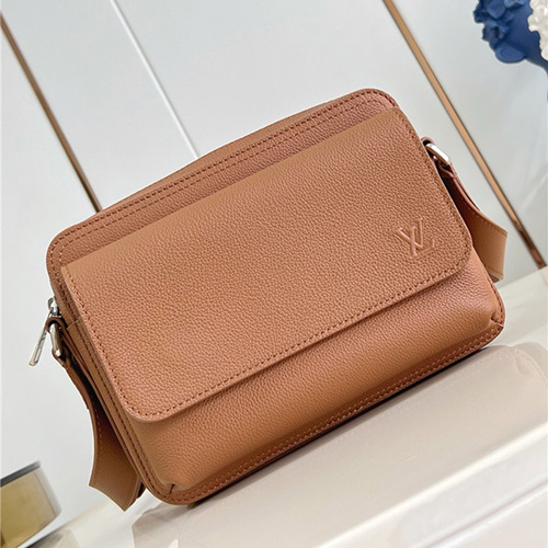 루이비통 보딩 메신저백 M25981 2025/신상