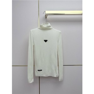 프라다 긴팔 티셔츠 P72204 2025/신상