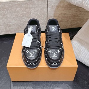 루이비통 남여공용 스니커즈 L49640-1 2026/신상