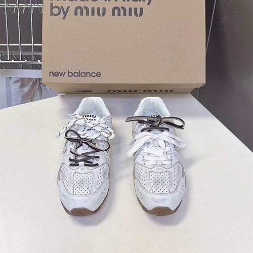 미우미우 여성용 스니커즈 M65969-1 2026/신상
