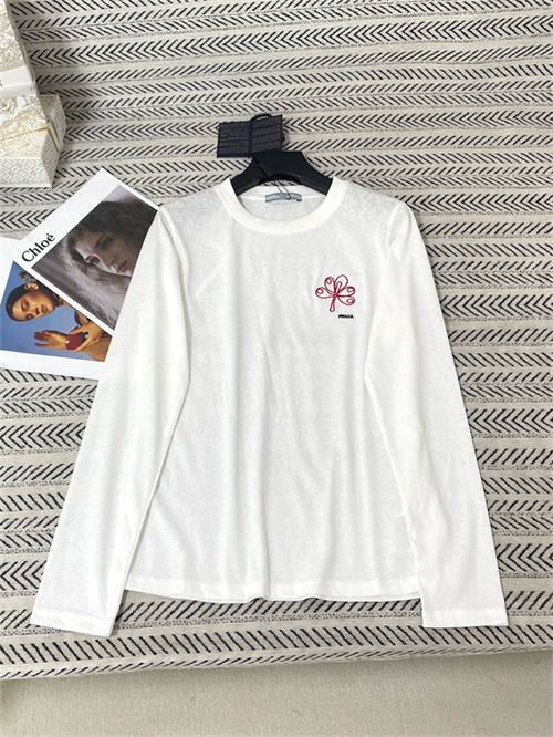 프라다 긴팔 티셔츠 P71609 2026/신상